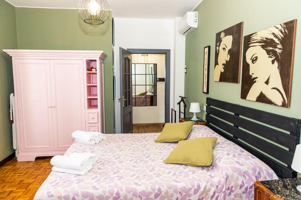 a bedroom with a bed with two pillows on it at Casa Vacanza Via Roma in Iseo