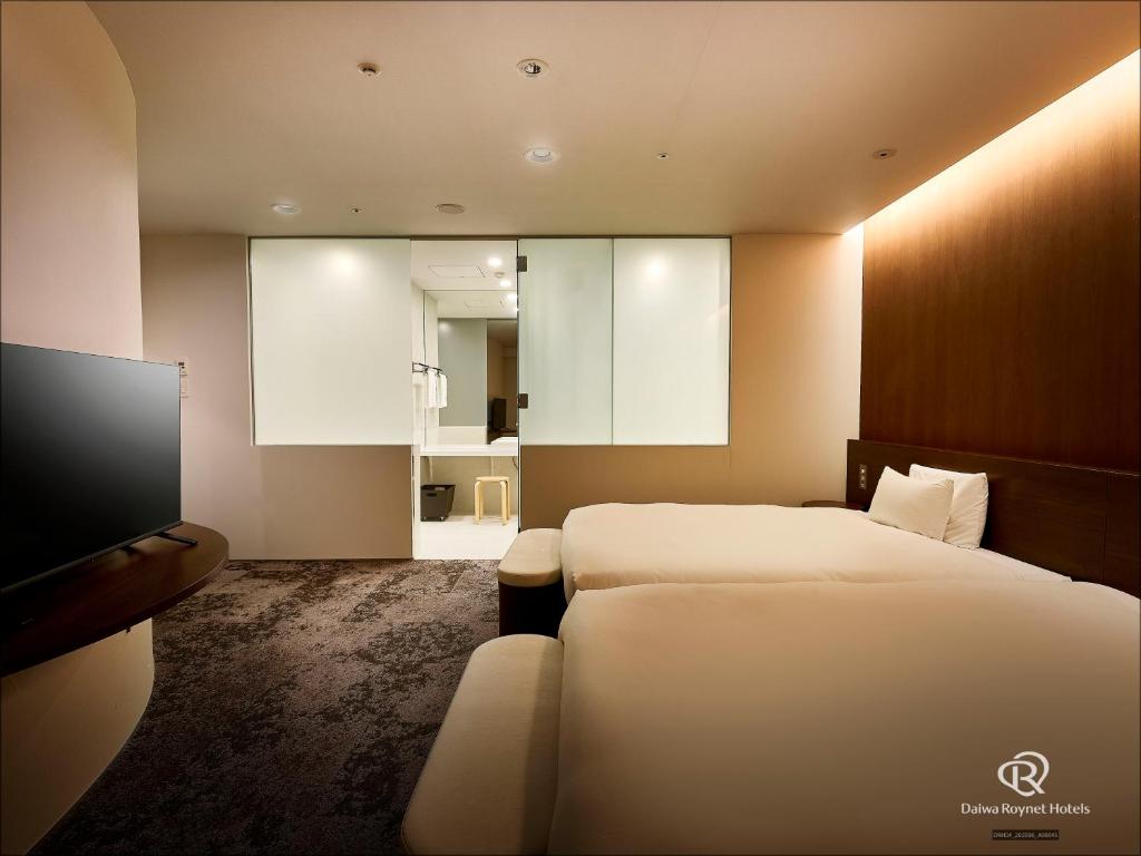 Postel nebo postele na pokoji v ubytování Daiwa Roynet Hotel Numazu