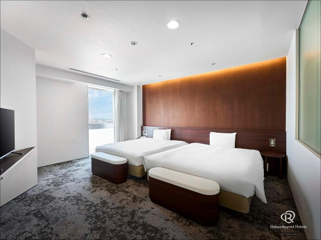 Postel nebo postele na pokoji v ubytování Daiwa Roynet Hotel Numazu