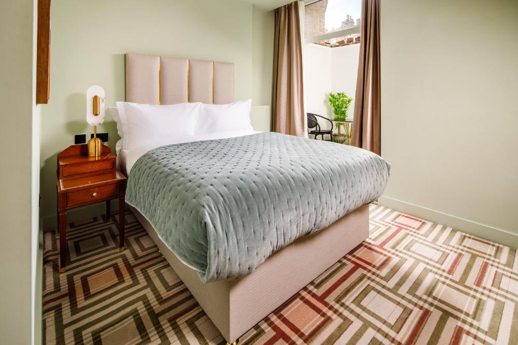 Ellen Kensington - Resim 8