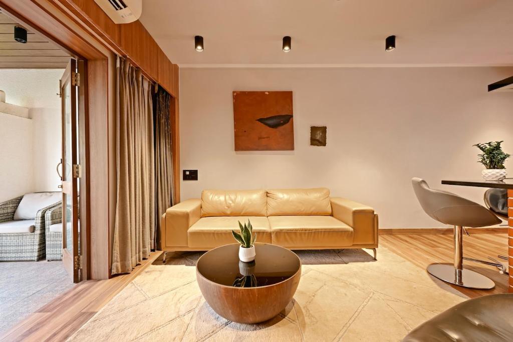 a living room with a couch and a table at El Fureidis by Satiwa stays in Arpora