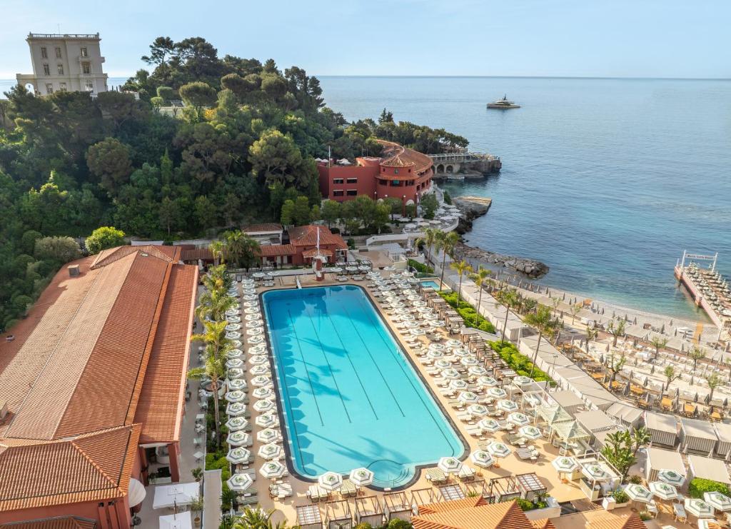 Bazén v ubytování Monte-Carlo Beach nebo v jeho okolí