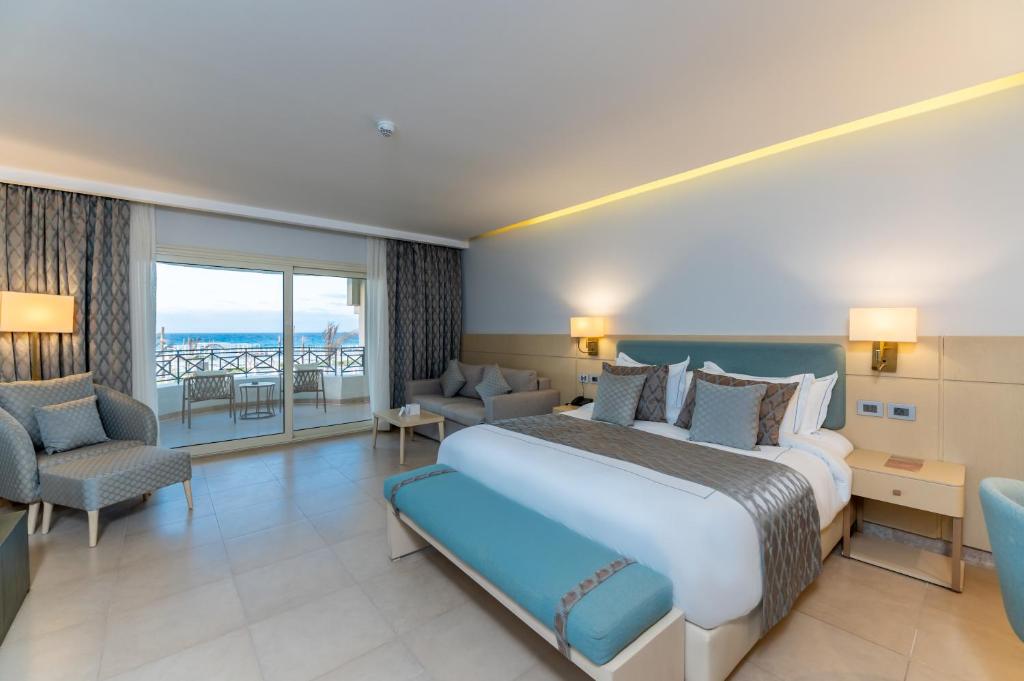 Cleopatra Sidi Heneish - 14