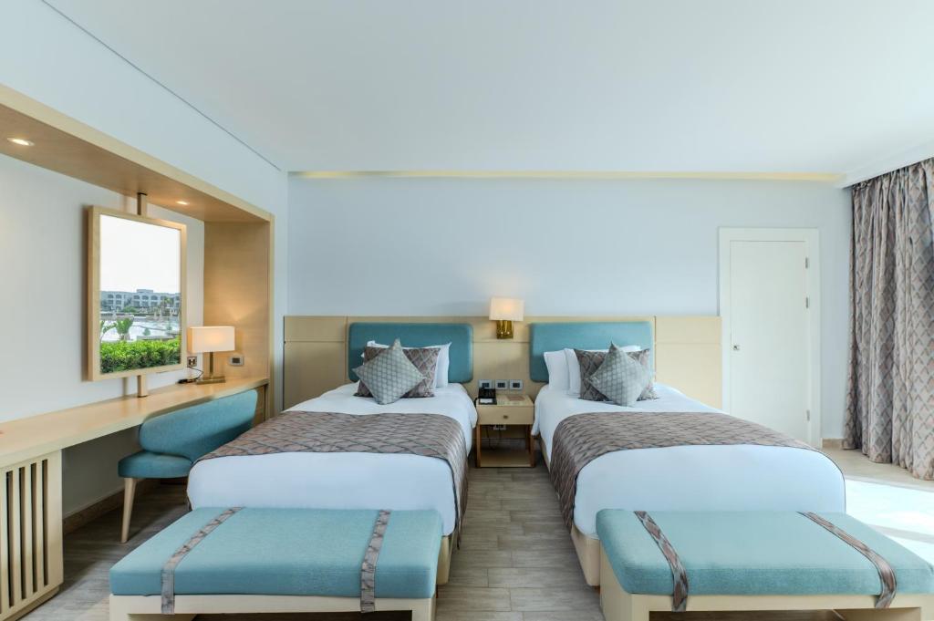 Cleopatra Sidi Heneish - 13