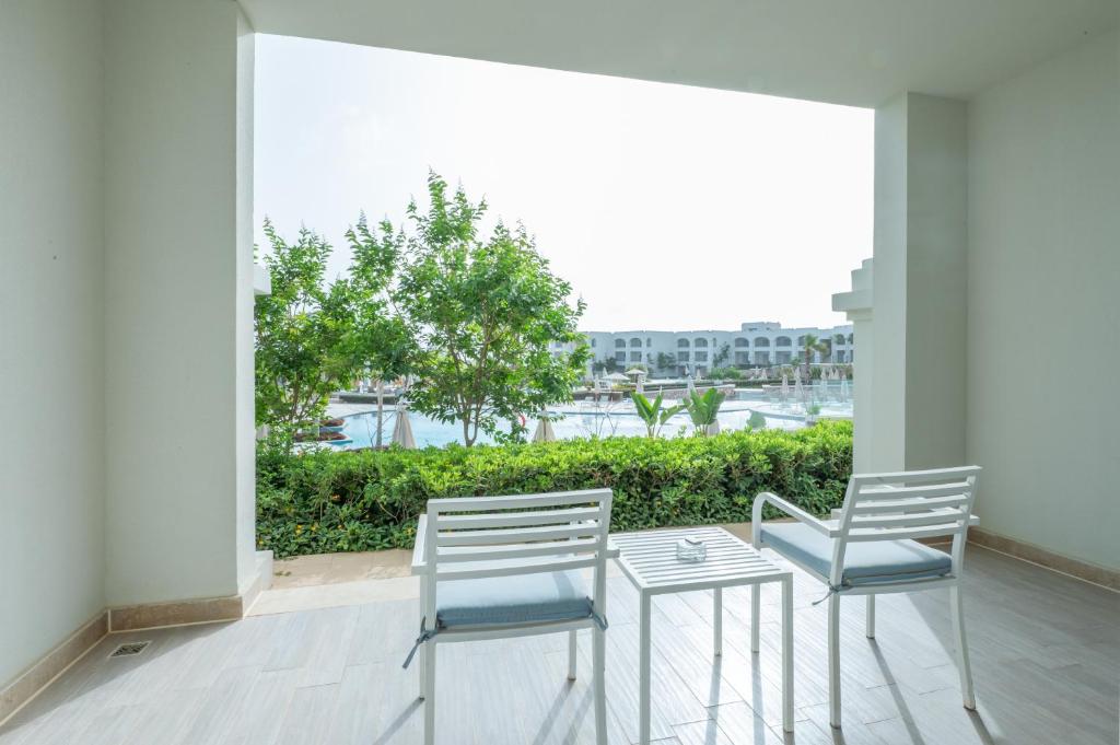 Cleopatra Sidi Heneish - 10