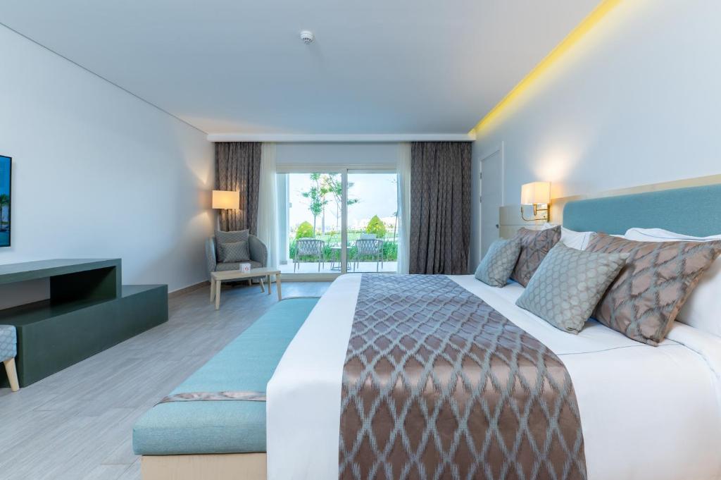 Cleopatra Sidi Heneish - 1