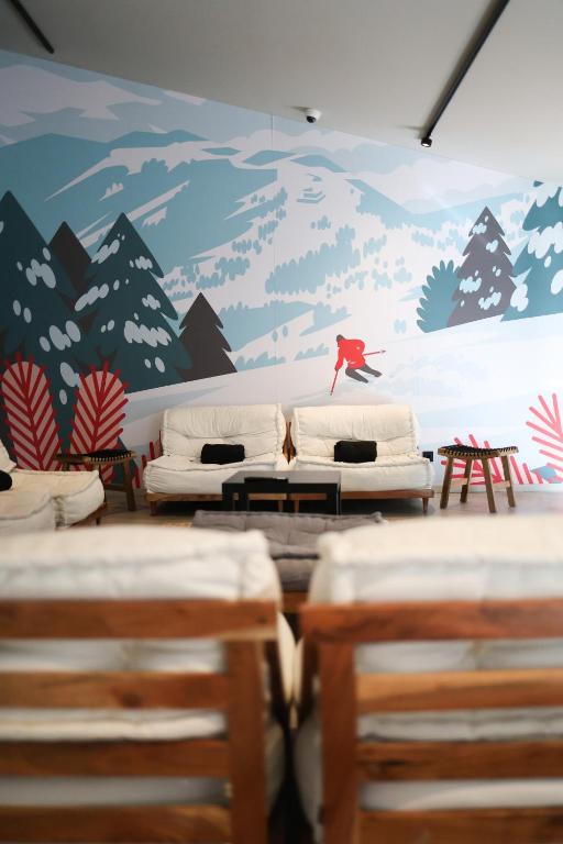 Posezení v ubytování KY Mountain Hostel Arinsal