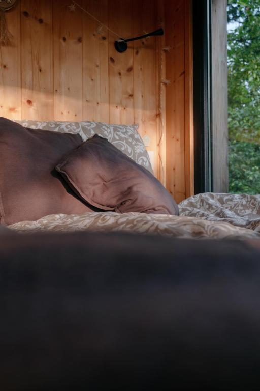 Postel nebo postele na pokoji v ubytování Homnest Morvand'Ailes - Cocon immersif en Morvan