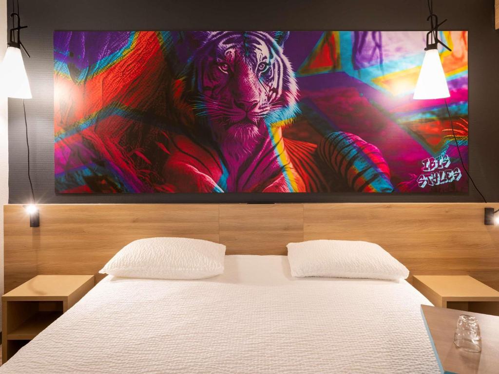 Postel nebo postele na pokoji v ubytování ibis styles Brive Ouest