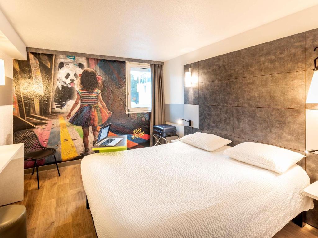 Postel nebo postele na pokoji v ubytování ibis styles Brive Ouest