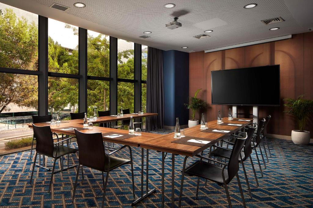 Um restaurante ou outro lugar para comer em Tivoli Oriente Lisboa Hotel