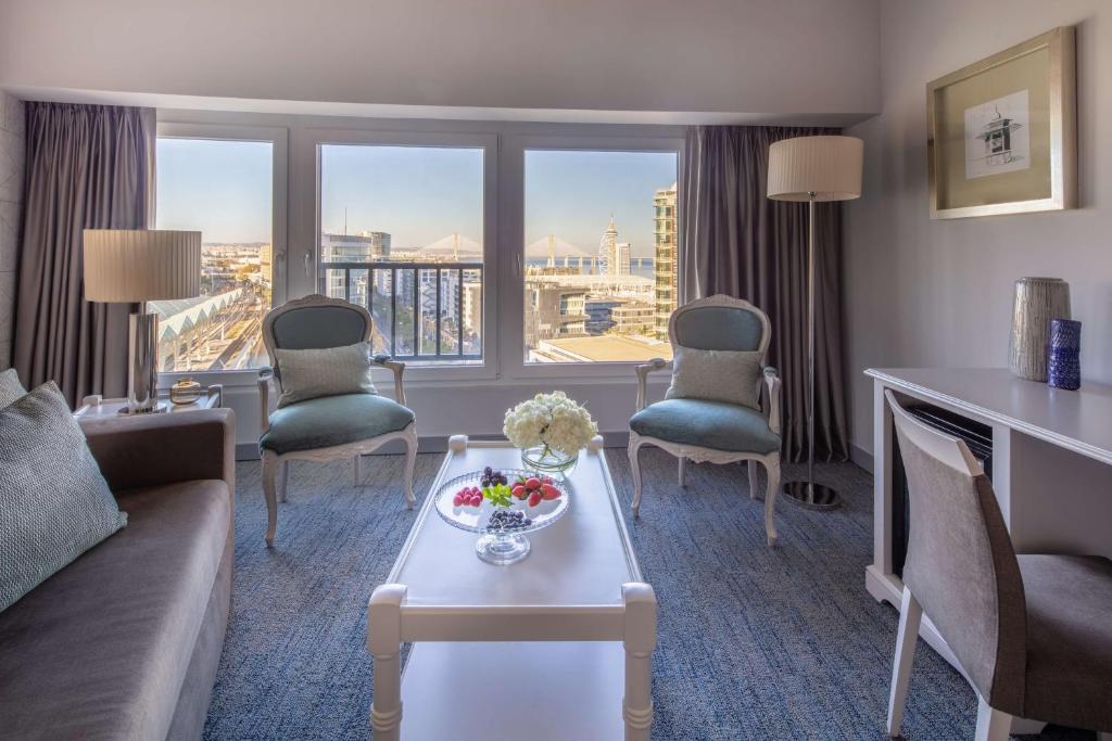 Uma área de estar em Tivoli Oriente Lisboa Hotel