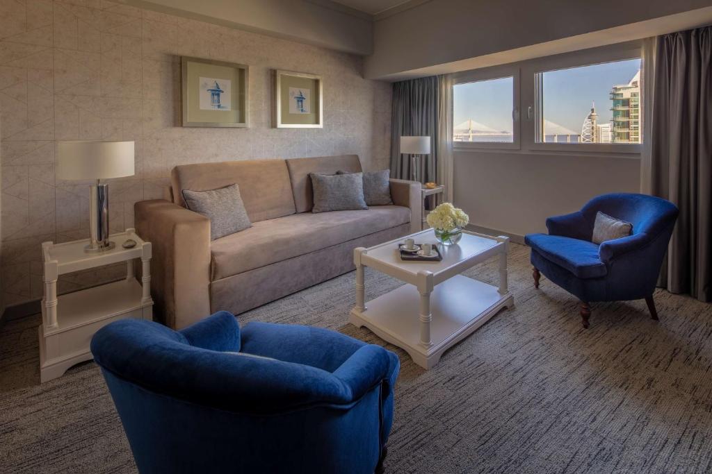 Uma área de estar em Tivoli Oriente Lisboa Hotel