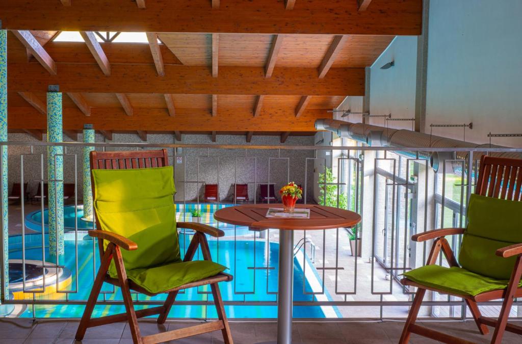 Bazén v ubytování Hotel Bystrá nebo v jeho okolí