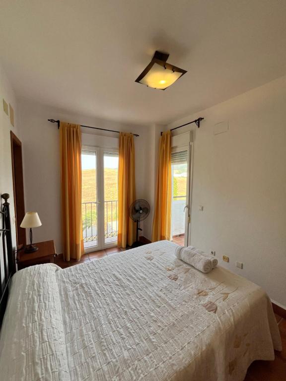 Łóżko lub łóżka w pokoju w obiekcie Ático duplex con vistas al mar en Zahara de los Atunes