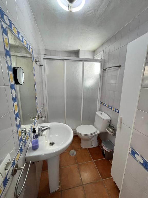 Łazienka w obiekcie Ático duplex con vistas al mar en Zahara de los Atunes