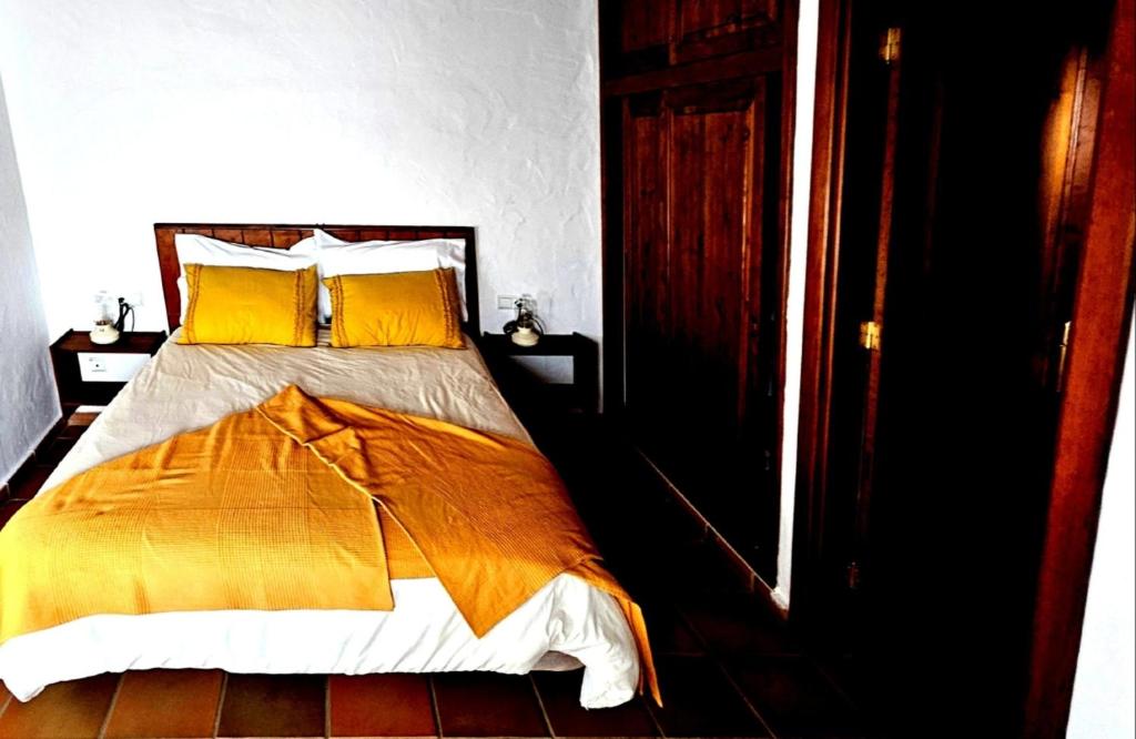 Postel nebo postele na pokoji v ubytování Casa Rural Isaítas