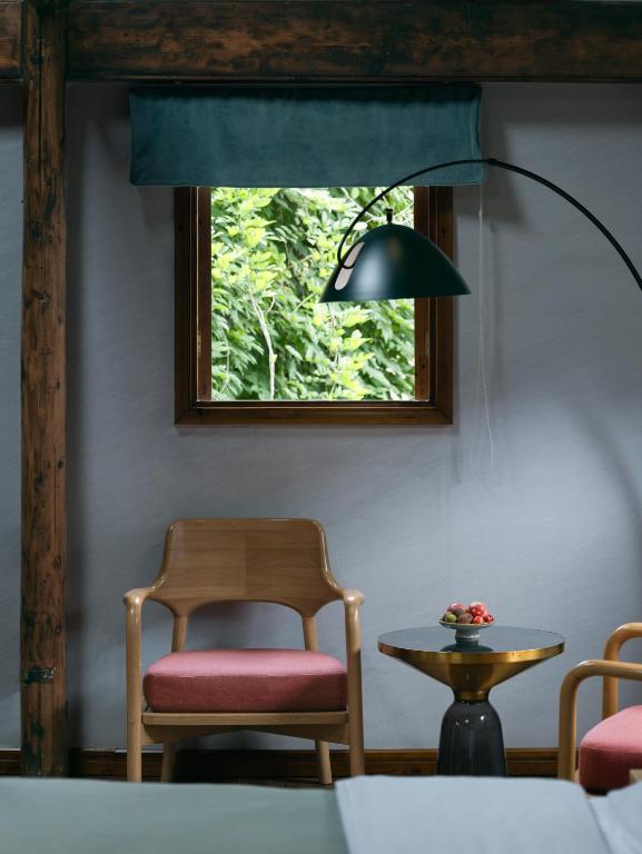 Posezení v ubytování Hidden Moisture and Return to Simplicity Homestay in Mount Huangshan