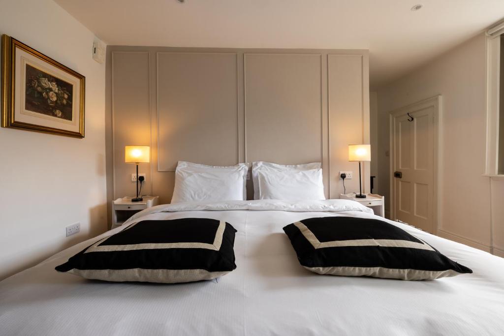 Postel nebo postele na pokoji v ubytování Pembroke Guest Suite
