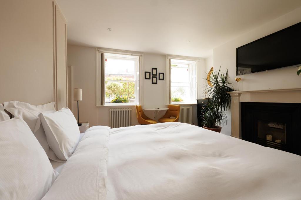 Postel nebo postele na pokoji v ubytování Pembroke Guest Suite