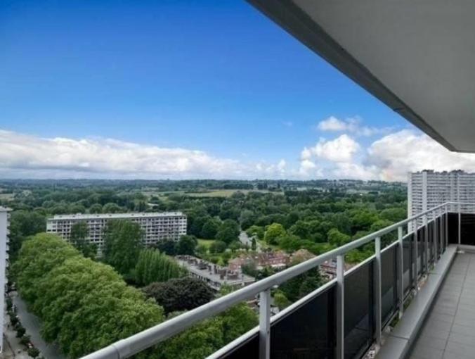 Balkón nebo terasa v ubytování Chambre privée dans un Appartement central et partagé