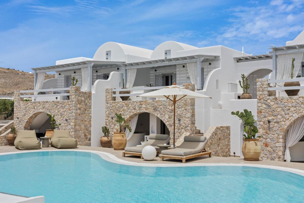Bazén v ubytování Orabel Suites Santorini (Adults Only) nebo v jeho okolí