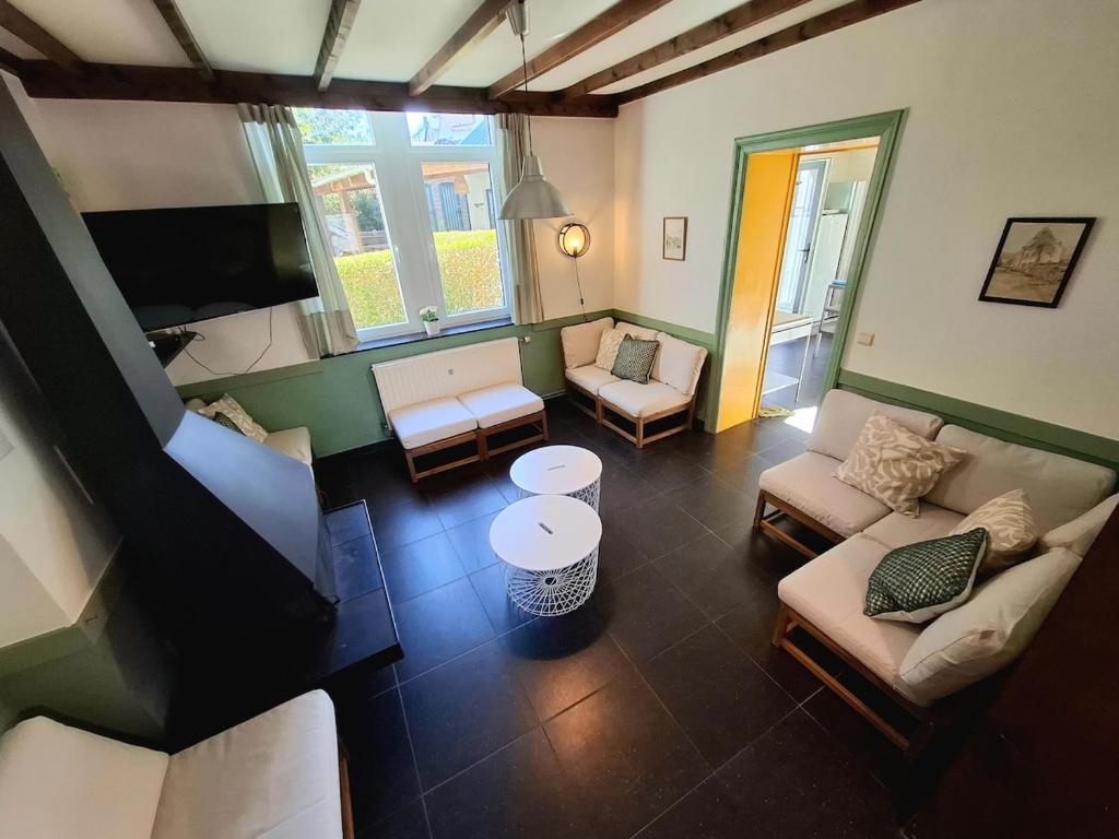 Et sittehjørne på Gîte de Groupe de la Semois