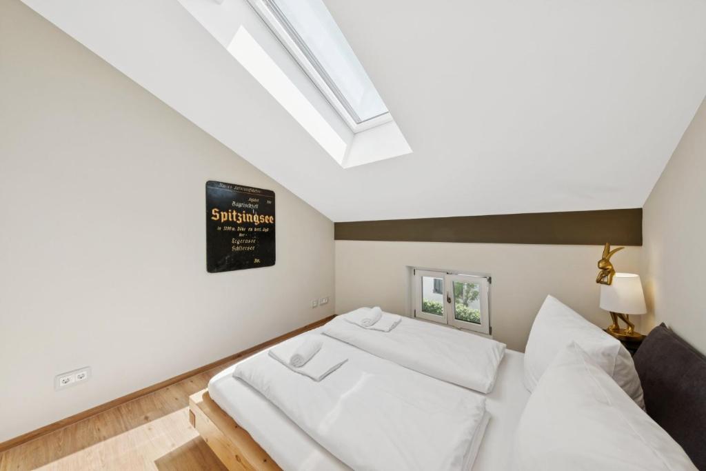Postel nebo postele na pokoji v ubytování Vaicun Stays LUXURY APARTMENTS - Stilvolle Apartments am Tegernsee
