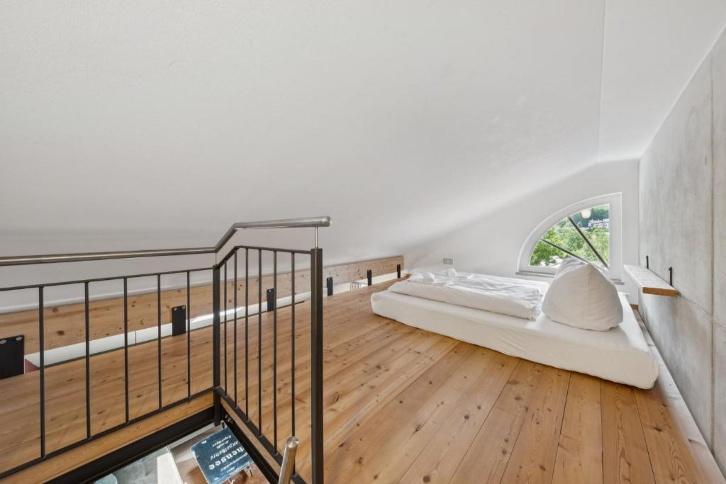 Postel nebo postele na pokoji v ubytování Vaicun Stays LUXURY APARTMENTS - Stilvolle Apartments am Tegernsee