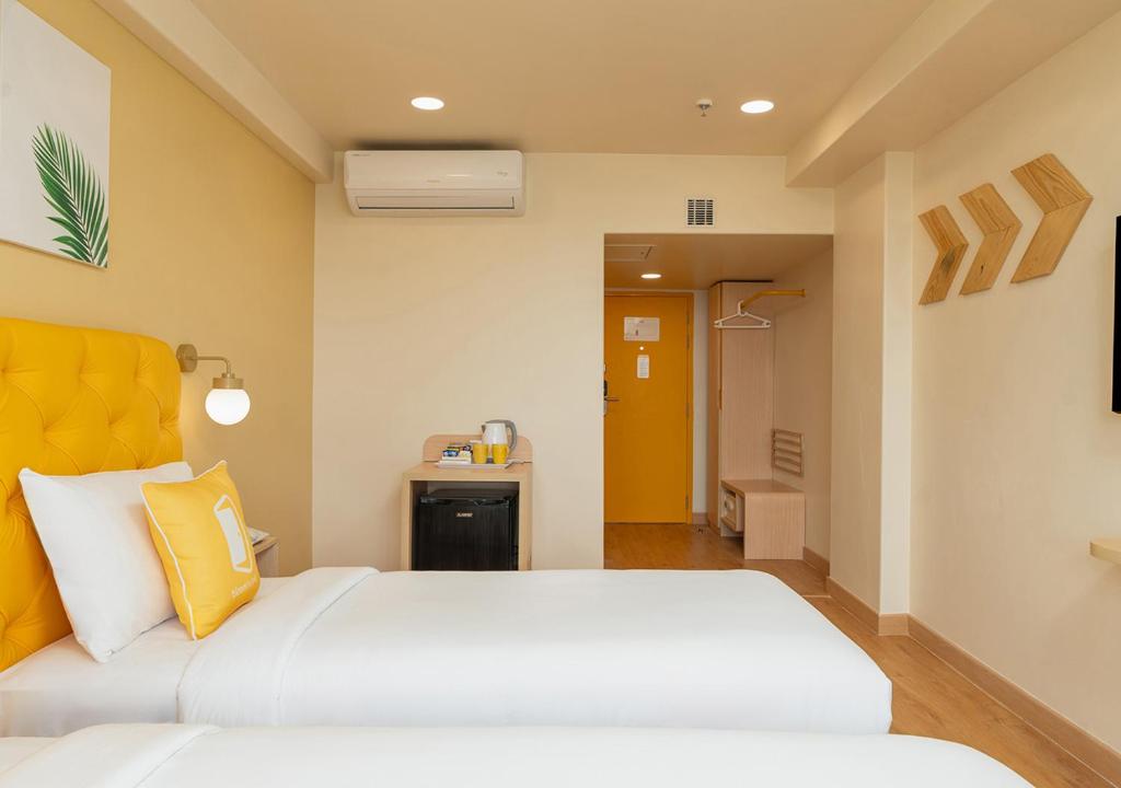 Postel nebo postele na pokoji v ubytování Bloom Hotel SG Highway