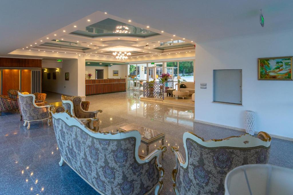 Posezení v ubytování Hotel Craiova Olimp by Phoenicia