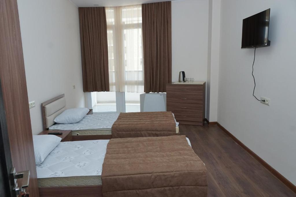 Postel nebo postele na pokoji v ubytování Panorama hotel on Baghramyan avenue