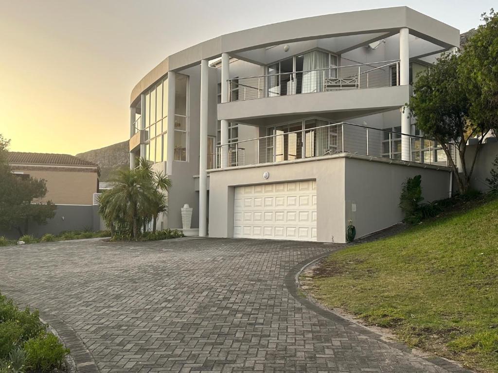 Το κτήριο όπου στεγάζεται  το διαμέρισμα