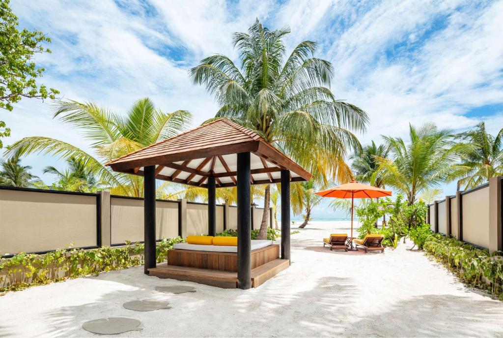 Bazén v ubytování Angsana Velavaru - Enjoy 50 percent off seaplane and 2 times free excursions for 2 pax, Book Stay period from18 June to 30 Sep 2025 nebo v jeho okolí