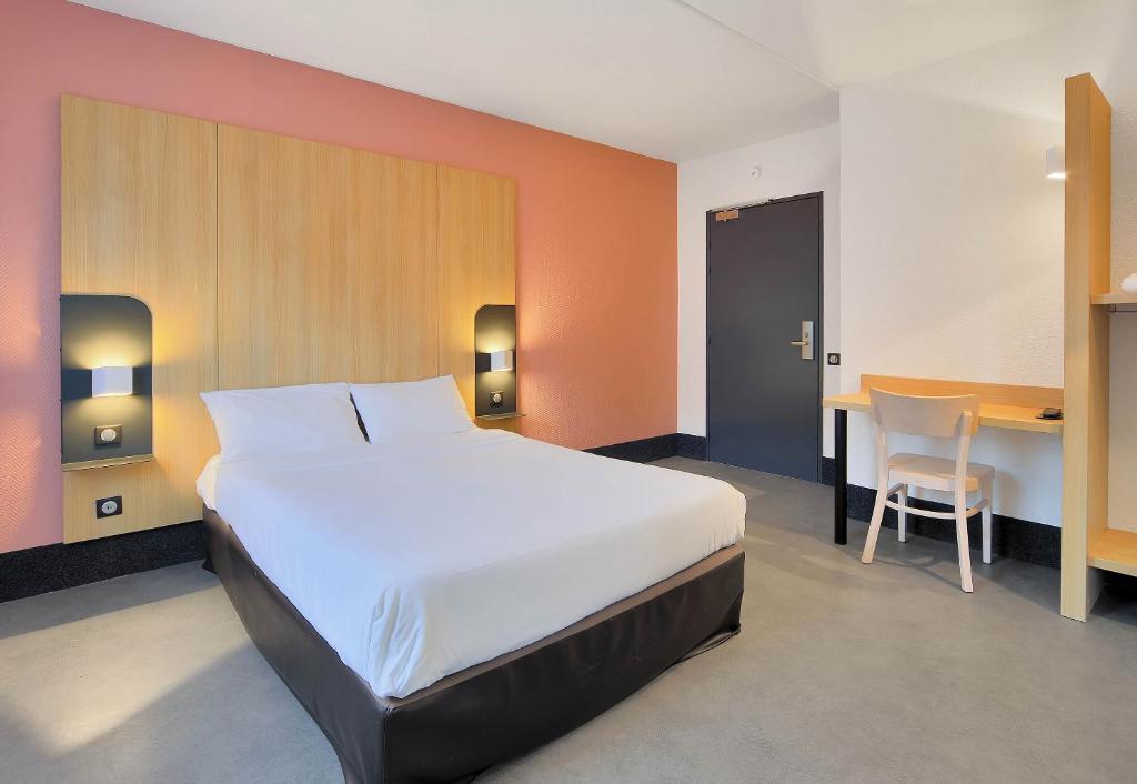 Postel nebo postele na pokoji v ubytování B&B HOTEL Le Tréport Friville