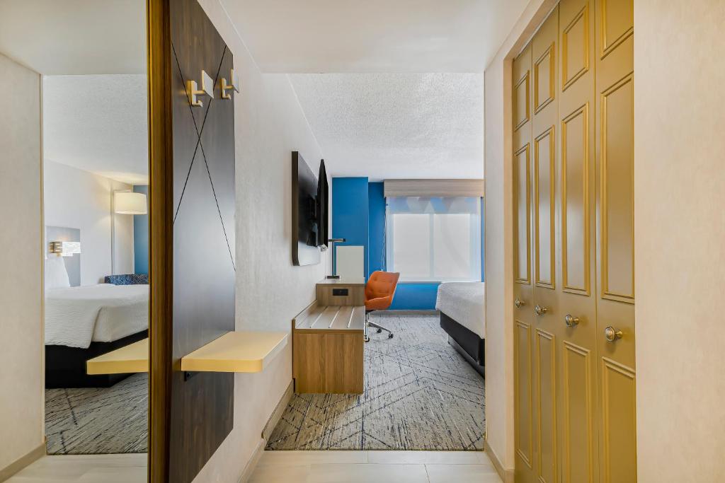Holiday Inn Express & Suites Buffalo Airport, NY - Camera Standard