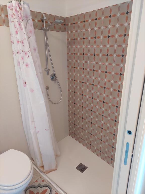 A bathroom at Antista Rooms