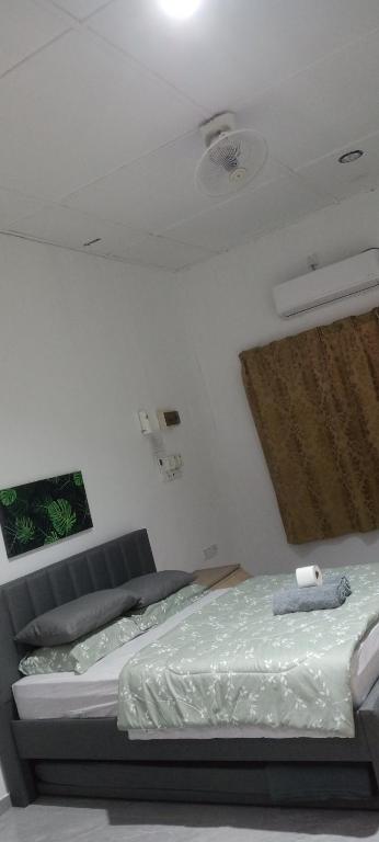 Postel nebo postele na pokoji v ubytování National Park Belebar Studio - Kuala Tahan