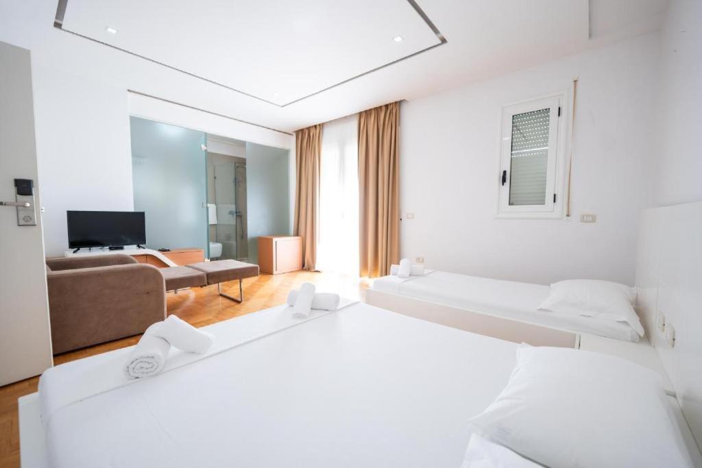 Postel nebo postele na pokoji v ubytování Thea Hotel