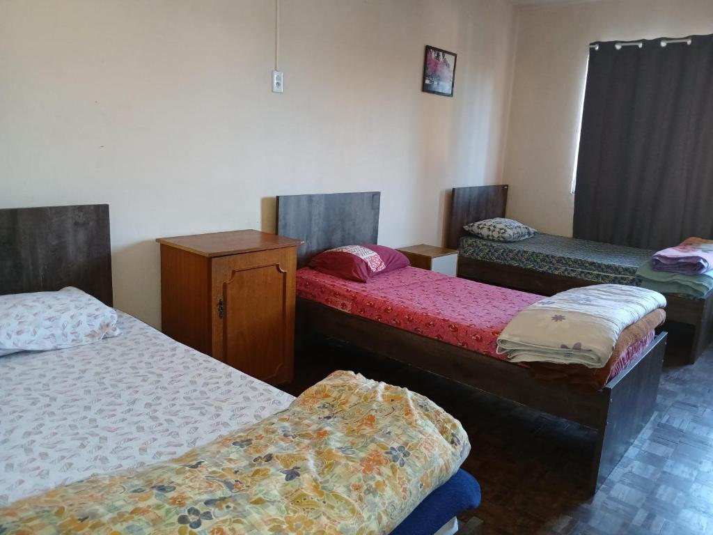 Ένα ή περισσότερα κρεβάτια σε δωμάτιο στο Hostel e café da Lobo