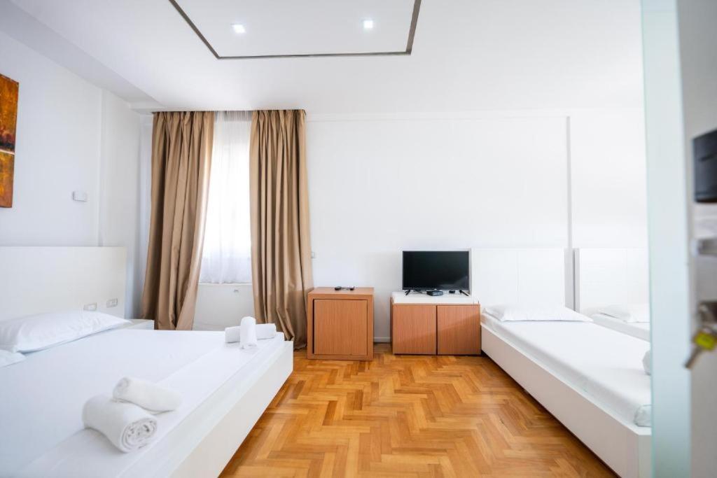 Postel nebo postele na pokoji v ubytování Thea Hotel