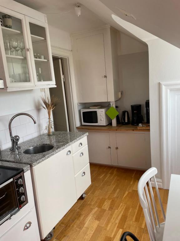 Kuchyň nebo kuchyňský kout v ubytování Apartment in Central Ystad