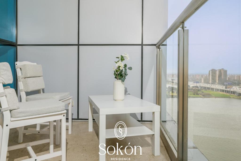 Balkón nebo terasa v ubytování Sokon Residence Nile view at Maadi