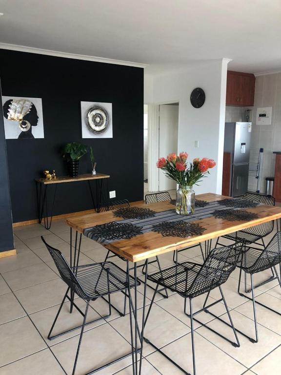 a dining room with a table and chairs at Brackenfell self catering accommodation in Brackenfell
