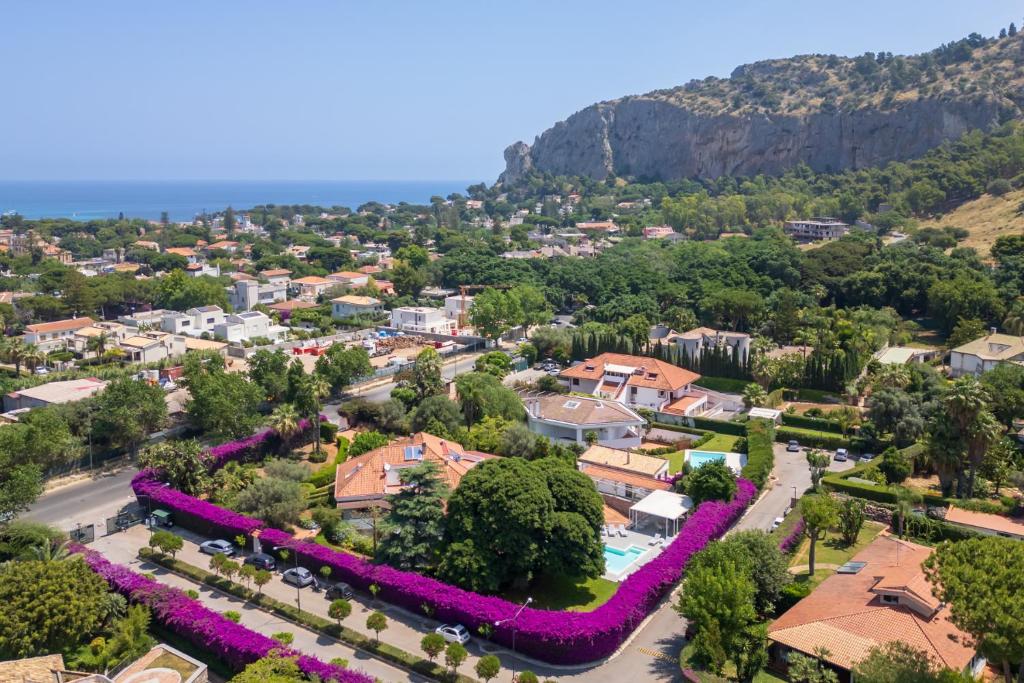 an aerial view of a city with a park at Il Giardino di Venere in Mondello
