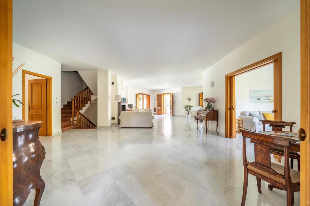 a large living room with a staircase and a living room at Il Giardino di Venere in Mondello
