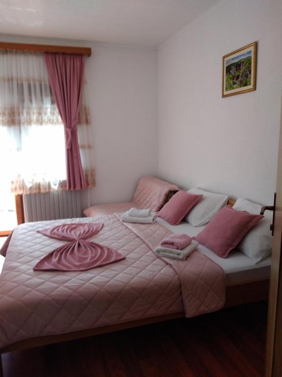 Postel nebo postele na pokoji v ubytování Plitvice House Milan