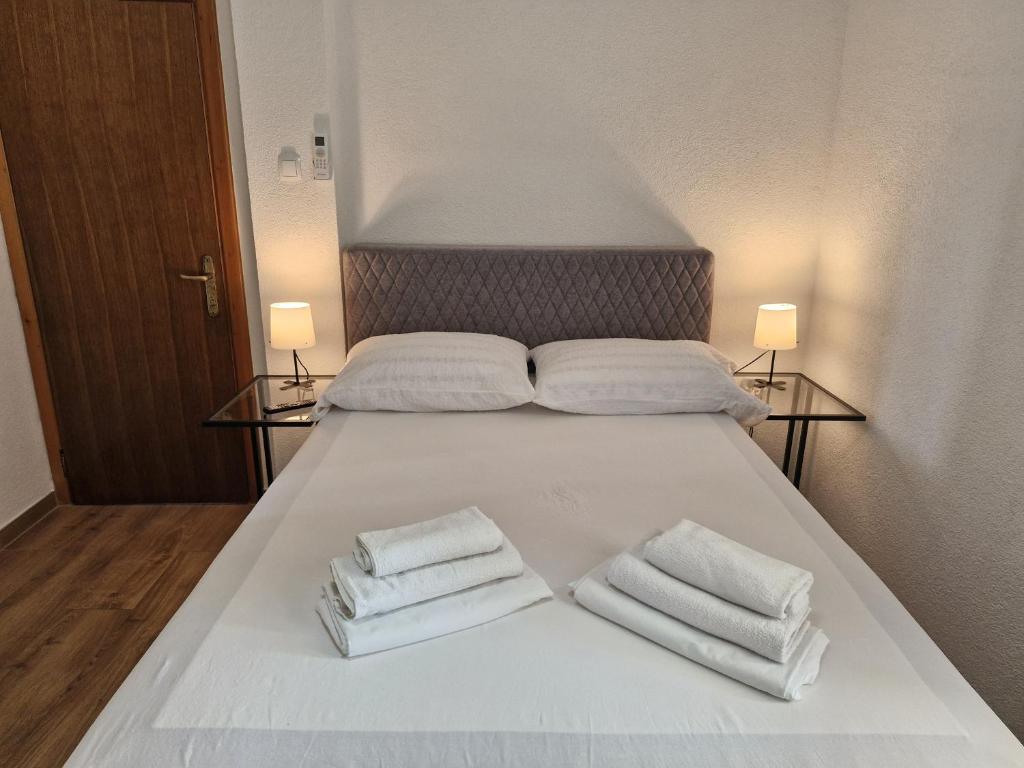 Postel nebo postele na pokoji v ubytování Guest House Keskic