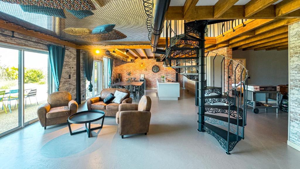 Galeriebild der Unterkunft Loft haut de gamme avec jacuzzi à Trélévern in Trélévern