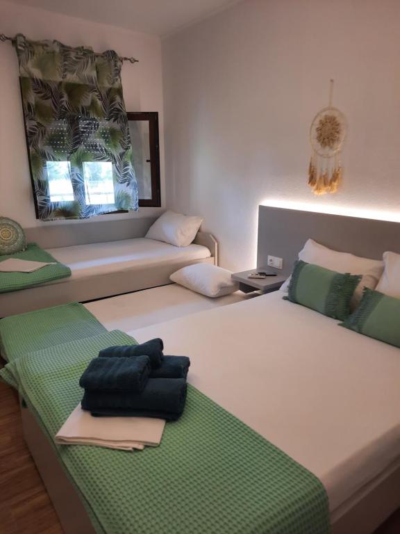 Postel nebo postele na pokoji v ubytování Bungalows anestis